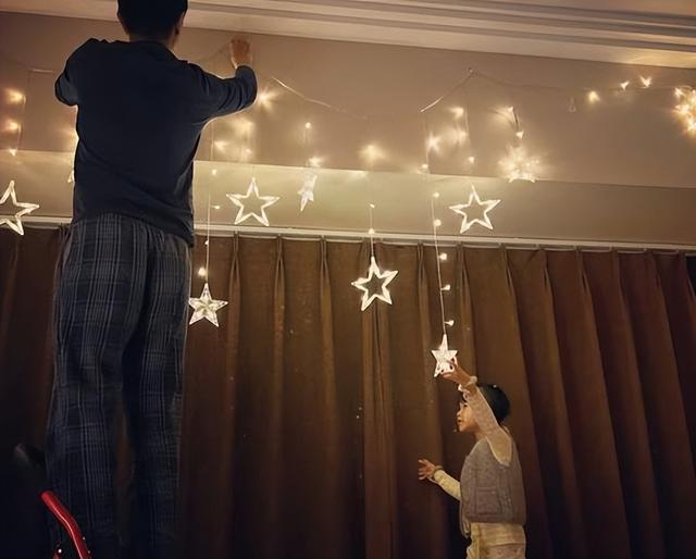 放弃主持事业，嫁大15岁“软饭男”，如今才明白她的选择有多明智