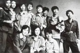 疯狂的年代：惊恐的小镇图片