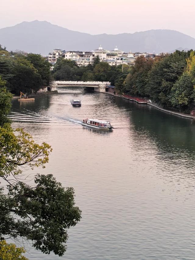 桂林:邂逅榕湖别样情!