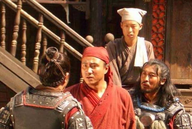 朱元璋夜宿一农妇家，离开前农妇问有了咋办？他立即掏出一物