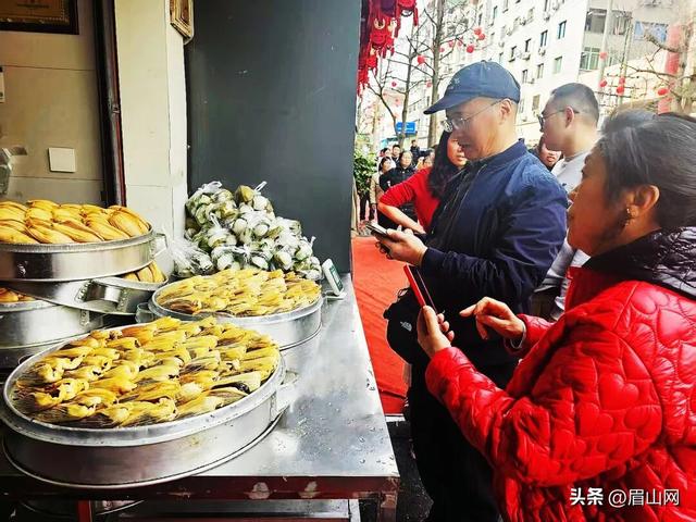 约16万人涌入丹棱过年，他们说：“今年丹棱的年味浓得化不开！”