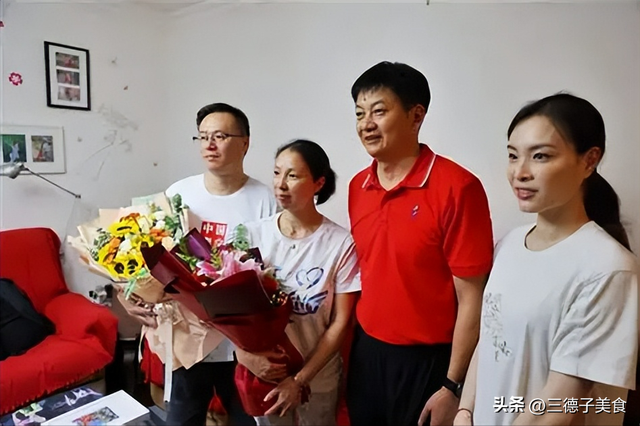 同是冠军父母，陈芋汐父母夸女儿很自律，全红婵母亲却说：胖点好