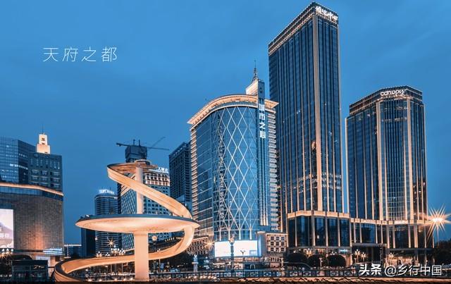 天府广场：从国旗之下到千年深处，一条大道串起的城市史诗