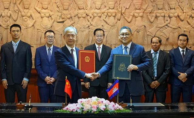 泰国新武器猛打柬埔寨，洪森对华求助；中方出高招，锁死东盟大局