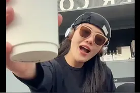 女子晒出自己的样貌和身材，网友感叹，果然是一样的，完美很少图片