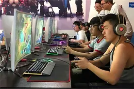 深情错付？游戏代练高手三年转账51万给女友，被分手后跳江自杀图片