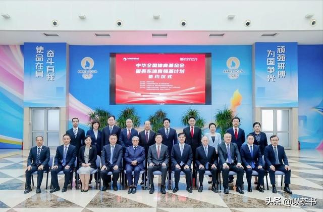 阅兵临近，霍家三父子一张北京合照暴露真实处境，目的果然不一般