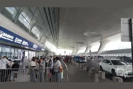 假期余额不足，返程客流高峰来临，杭州东站秩序井然，游客点赞西湖换乘交通图片