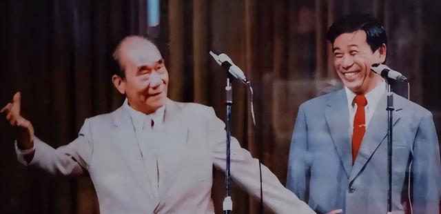 79岁侯耀华晚年凄凉！独居北京无保姆照料，家里脏乱差环境寒酸