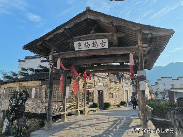 古韵今风的田园画卷，彩色门楼的特色景观，黟县屏山古村落