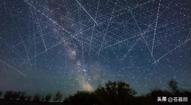 神舟二十飞船遭撞击，罪魁祸首是谁？航天员如何平安回地球？