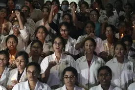 印度医界抗议仍在继续，奸杀案陷入阴谋论，法律为何失效？图片