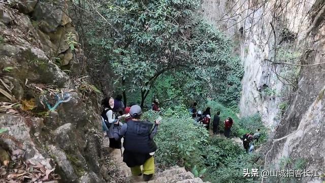 重庆深山神秘围墙，背后不仅藏着天然奇观，还发现人类生活的痕迹