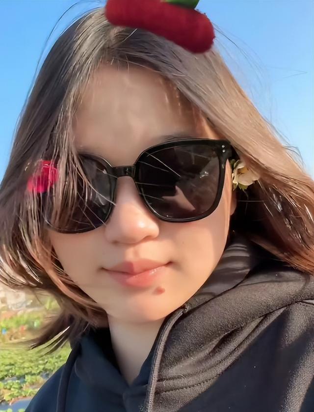 全红婵大变样！大波浪大墨镜打扮成熟	，近况曝光，担心的事发生