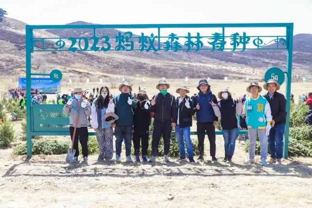 60岁马云近况：时隔6年重返蚂蚁森林，植被茂密，现场大口吃瓜