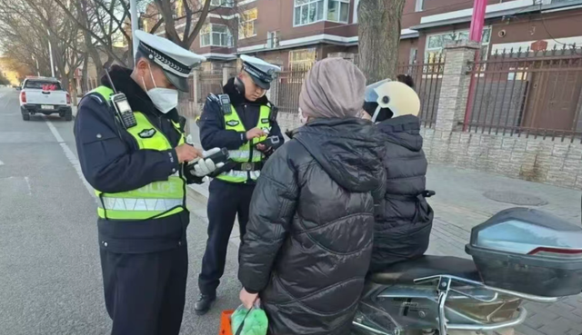 明年1月起	，电动车	、摩托车、三轮车上路“3必查	”，别被罚才知道