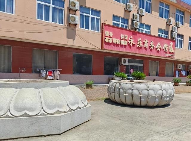 释永信倒台后，老乡才敢说实话，当年他想两三万一户买下整个村！