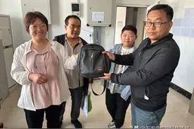 乘客遗落治病钱 公交车长归还暖人心图片