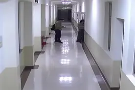 黄捷凌晨撬锁，锺佳滨戴手套破窗，民进党民代挨轰：无耻的贼图片