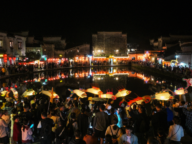 若你问深秋最该去哪里偷段闲？答案，就藏在黟县