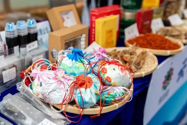 丽江之夜，以医相约！中医药文化夜市点亮古城周末