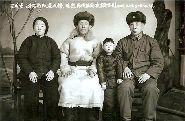 53年金日成访华，周总理罕见发脾气，拍桌子道：把王明贵给我叫来