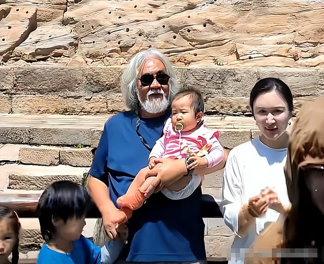 一个贪财一个好色？老夫少妻的“残酷”在74岁的张纪中身上应验了