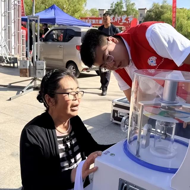 全国科普月丨百嘎丽“觅秋蕴”科普大篷车“驶”入康巴什平安社区 开展互动科学课
