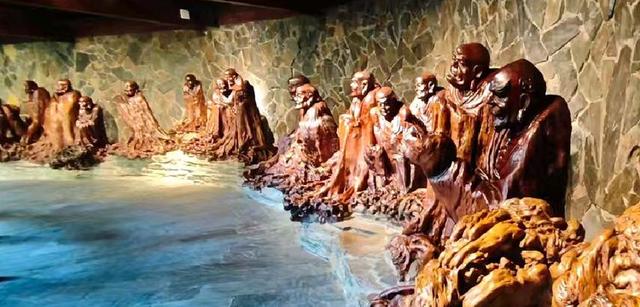 参观根宫佛国博物馆