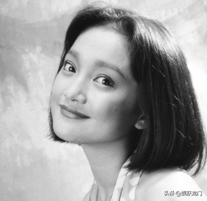 年过50岁的周迅一头白发，无儿无女成为了这辈子最大的遗憾！