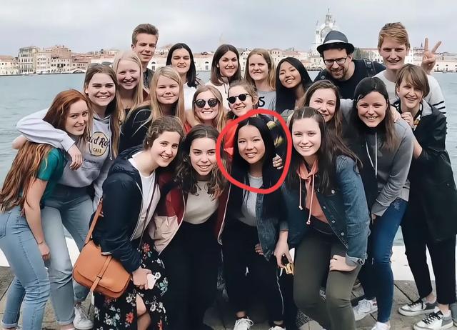 比利时女孩黄楼认亲结束，和养父母去北京旅游，离别前生母后悔了