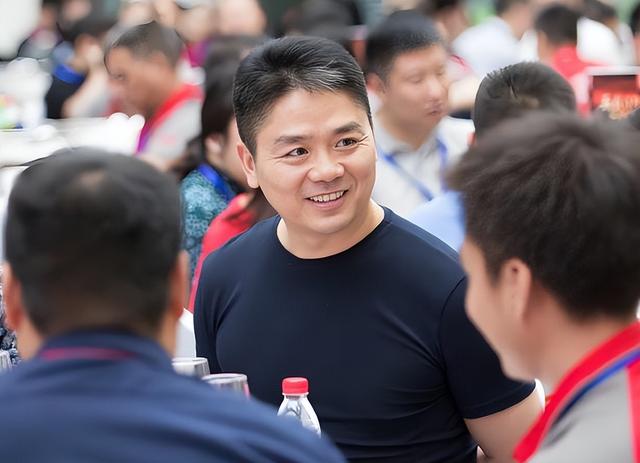 钱多也没什么用？51岁刘强东对大儿子的“亏欠”，至今都难以弥补