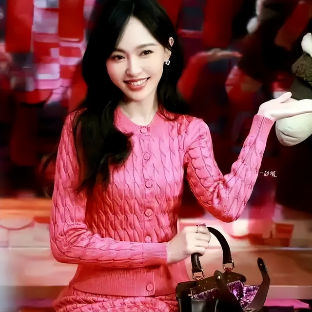 婚变传闻不到2月	，42岁唐嫣高调官宣喜讯，罗晋的近况却让人唏嘘