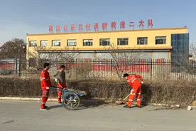 “三抓三促”行动进行时丨兰州清障救援二大队积极开展路域环境专项治理图片