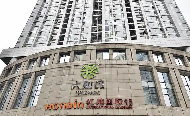 探访重庆第一魔楼，满足你所有幻想，因太魔幻成网红打卡地