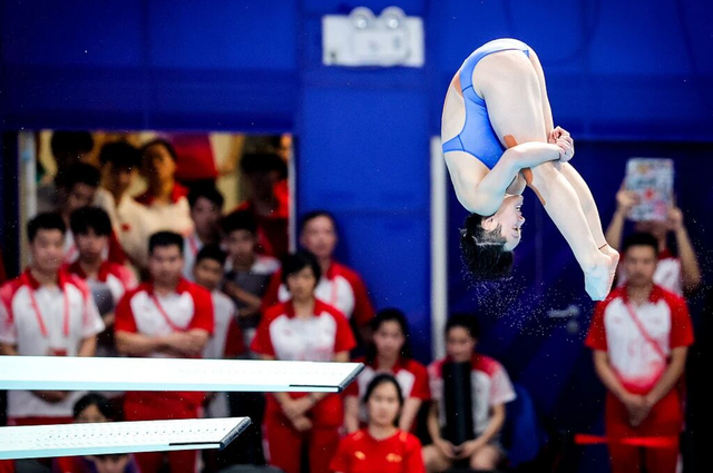 打破质疑！全红婵时隔半年重返赛场，搭档王伟莹夺得女子团体双人10米跳台第一，广东斩获十五运跳水女团冠军