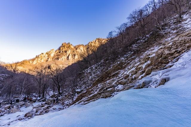 冬季户外徒步登山：莫让美景成“险境”
