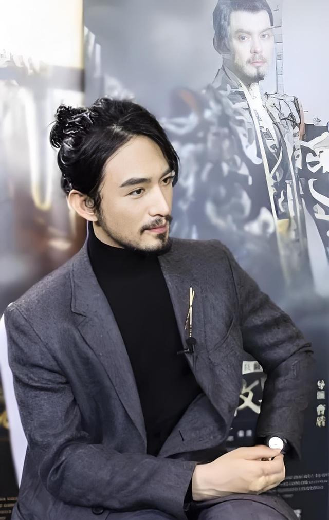 06年参加加油好男儿的张晓晨帅气自信迷人如今变成成熟稳重男人。