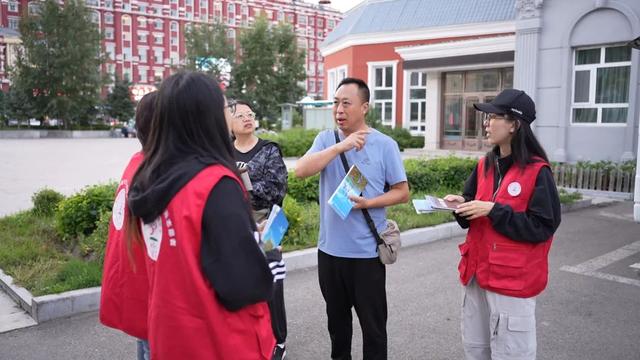 额尔古纳：高温送清凉 服务不降温 志愿者贴心服务获游客点赞