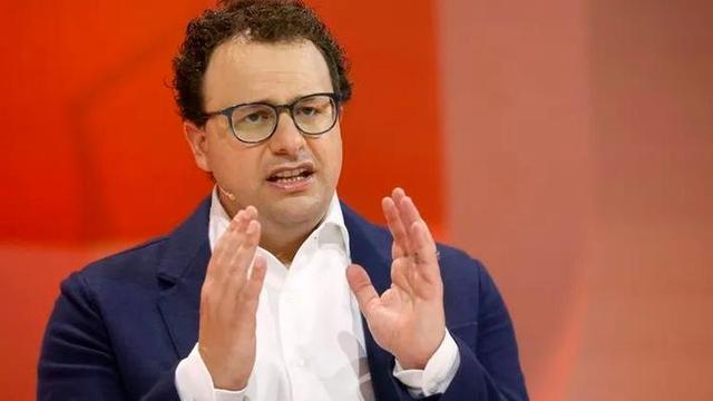 美AI高墙反噬，清华姚顺宇离职，“安全AI”是歧视中国人的遮羞布
