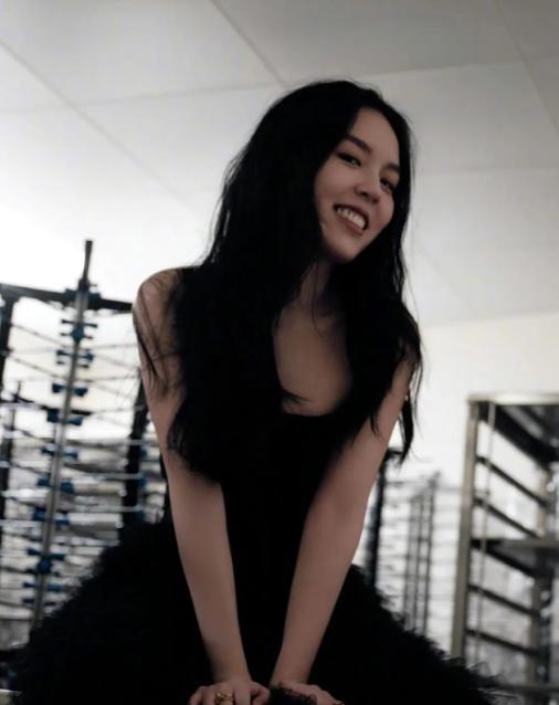 李咏也没想到，自己离世8年后，23岁的女儿就走上一条“不归路”