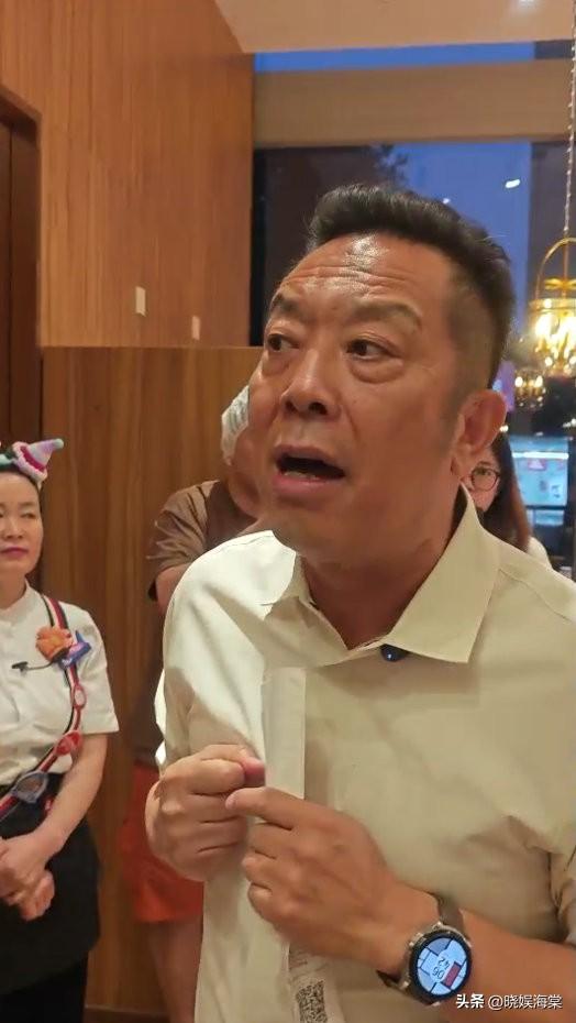 小伙被西贝开除：拍后厨视频被发现，5天仅45元工资，黑料藏不住