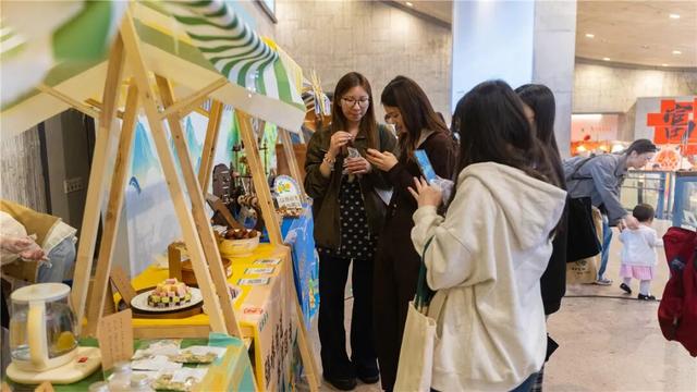 富阳这里，春日氛围感拉满！市民游客纷纷冒雨赶来……