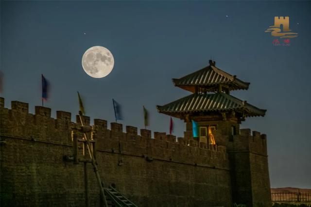 阳关邀“月”:戈壁为席,历史为伴,共度最壮阔的中秋夜