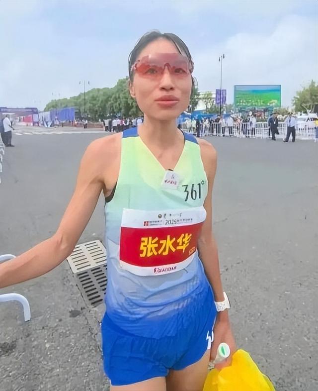 医院处分不在乎？张水华笑着官宣参加元旦全马，这次至少调休一周