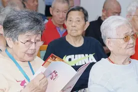 书画、剪纸、非遗手作……杨浦养老机构里“翰墨飘香”图片