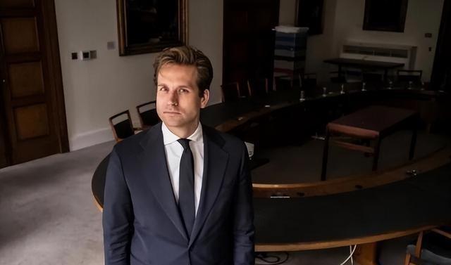 中方派人接机后，马克龙紧急发文	，欧盟一国取消访华，原因仅7字