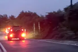 福建8岁男童已失踪3天，数百人多方向搜救，山上温度低全是大雾图片