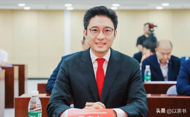 阅兵临近，霍家三父子一张北京合照暴露真实处境，目的果然不一般