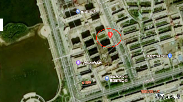 在库车东湖畔吃当地的网红煎包，竟然是妥妥的江南风味，太神奇了